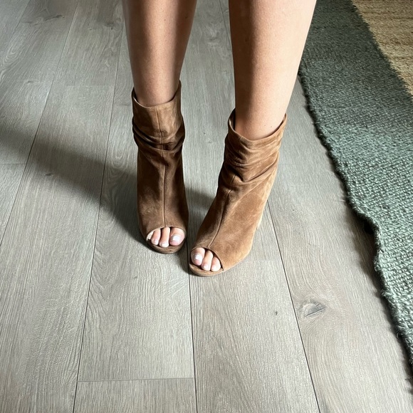 Chinese Laundry - Picture 2 of 6